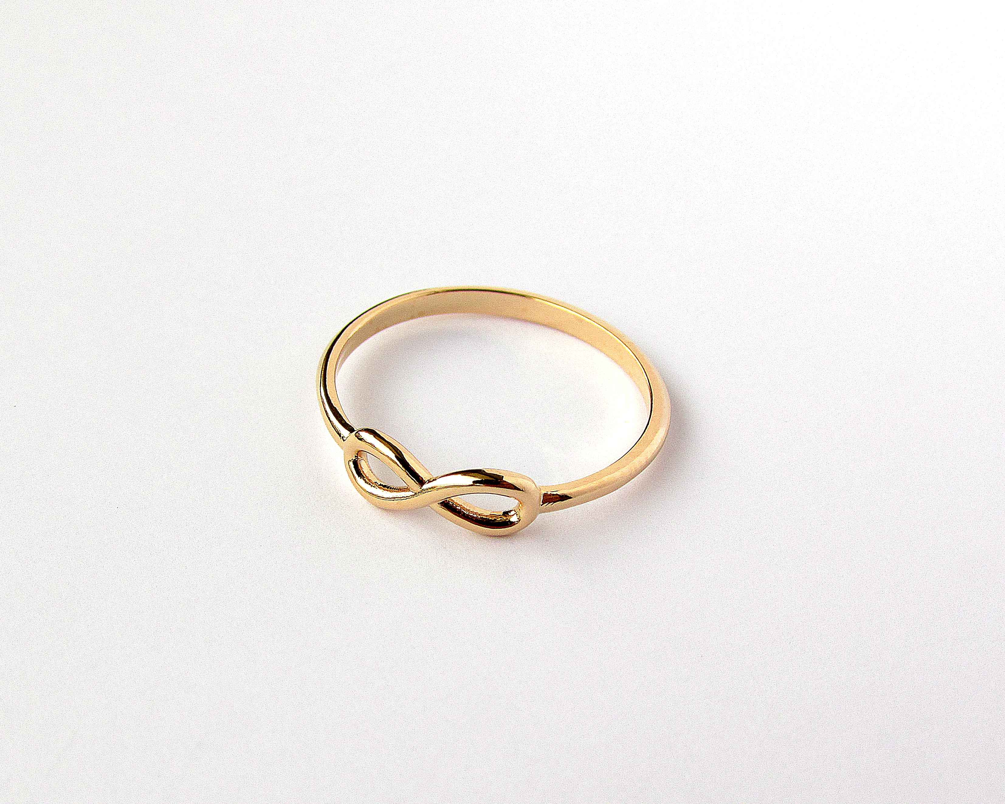 ANILLO INFINITO ENCHAPADO EN ORO La joyer a