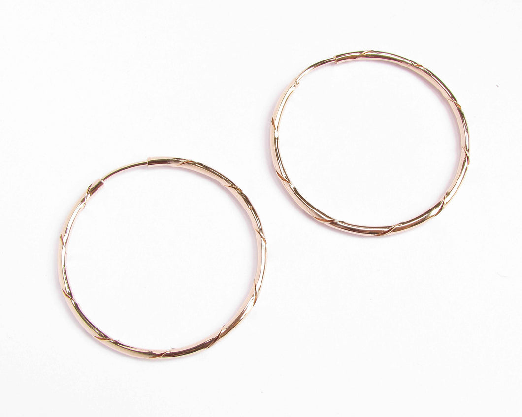 ARGOLLAS TRENZADAS ENCHAPADAS EN ORO
