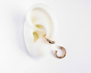 EAR CUFF LISO - ENCHAPADO EN ORO 18K